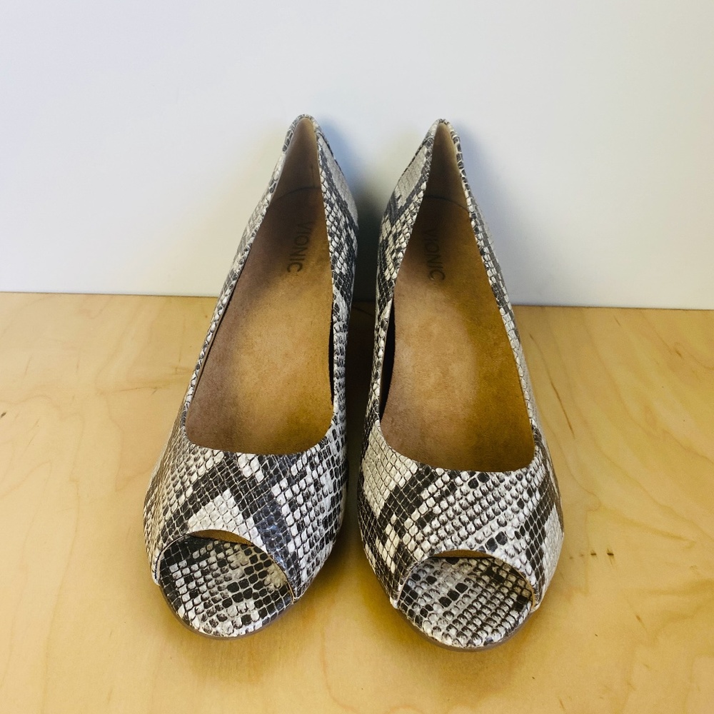 NWOB, Vionic Bria Womens Printed Leather Peep Toe Wedges Heels, 11/43 W.